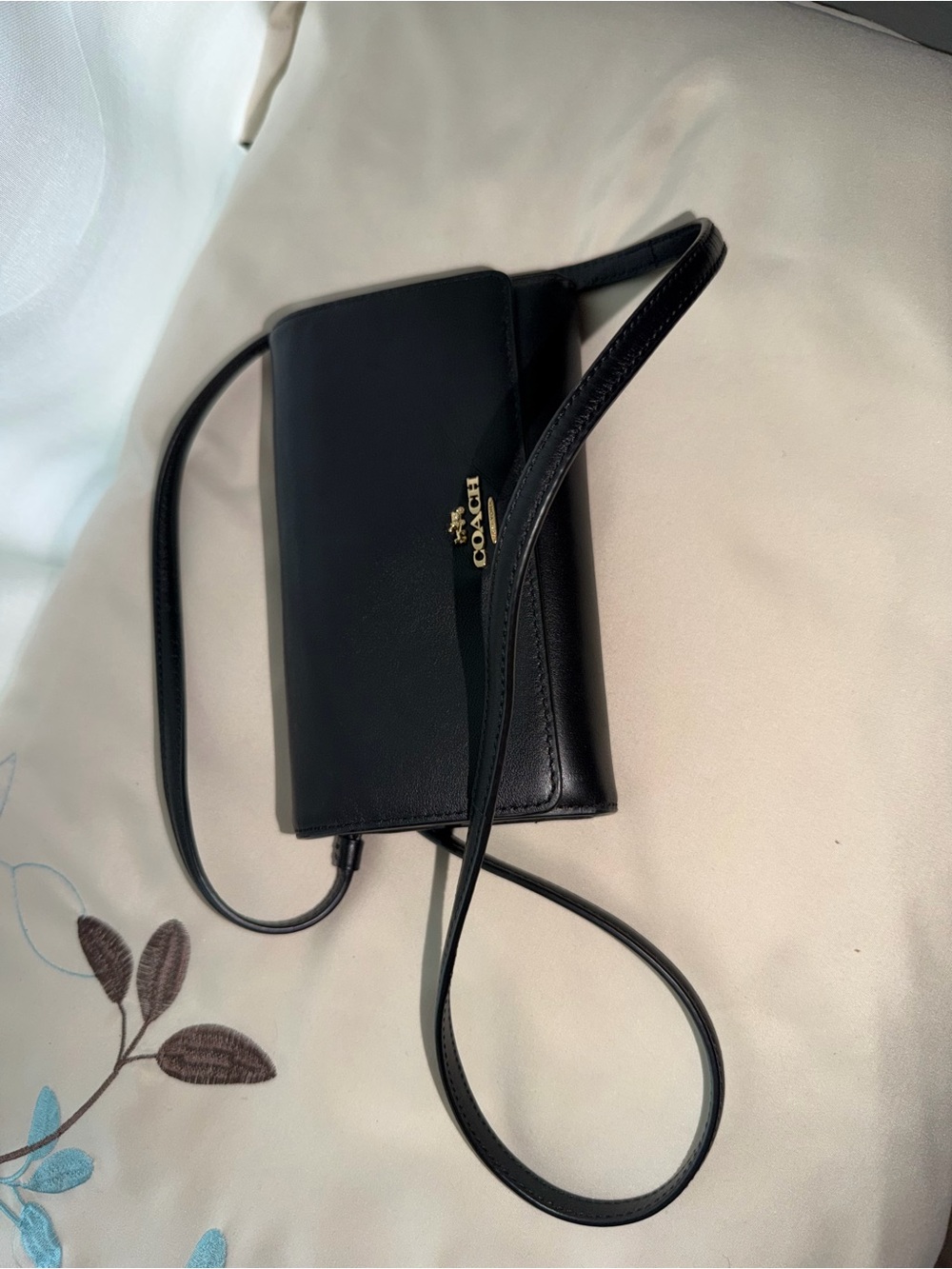 Coach Smooth Leather Phone Crossbody Wallet Bag Black Gold Hardware 65558